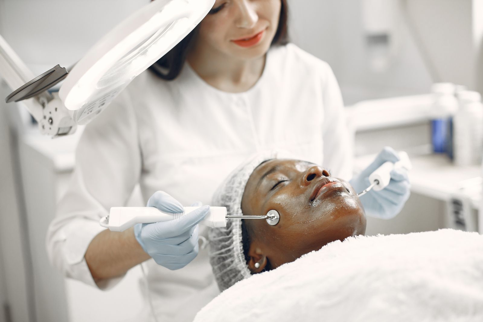 Chăm sóc da chuyên sâu sau liệu trình thẩm mỹ tại clinic